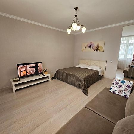 Ernaz Plus Apartments: Promenade Expo Asztana Kültér fotó