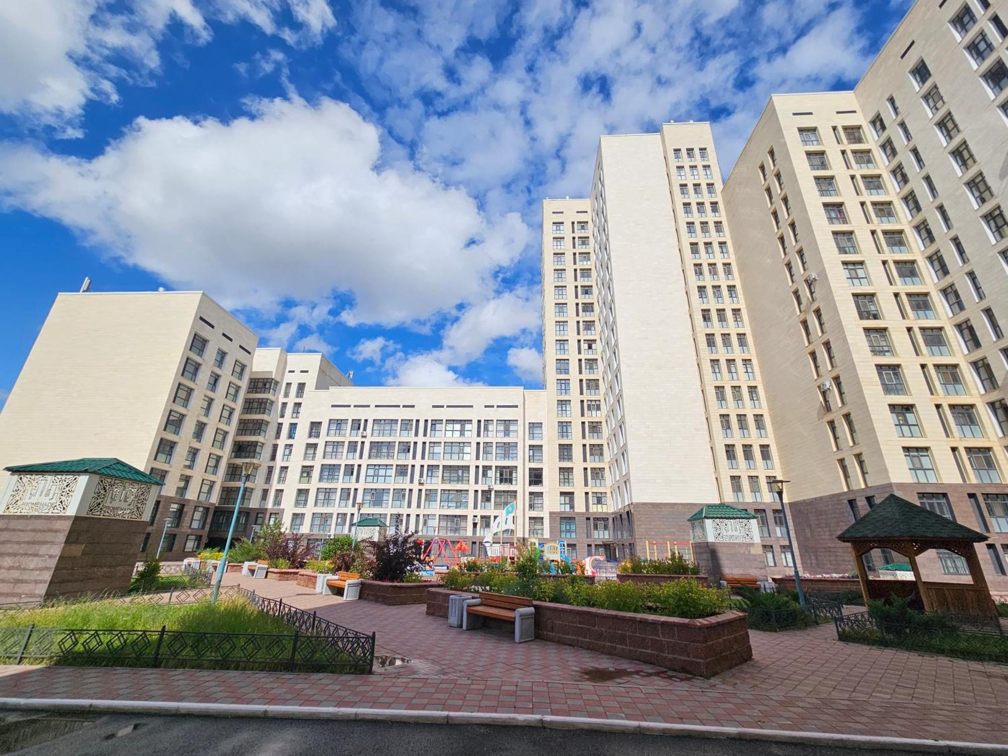 Ernaz Plus Apartments: Promenade Expo Asztana Kültér fotó