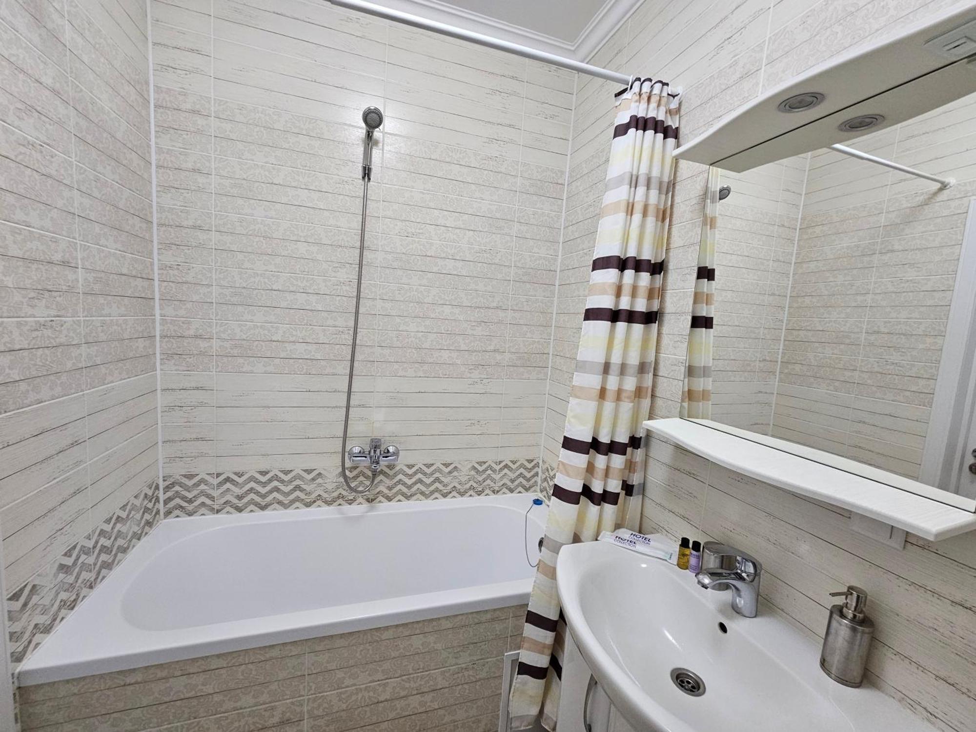 Ernaz Plus Apartments: Promenade Expo Asztana Kültér fotó